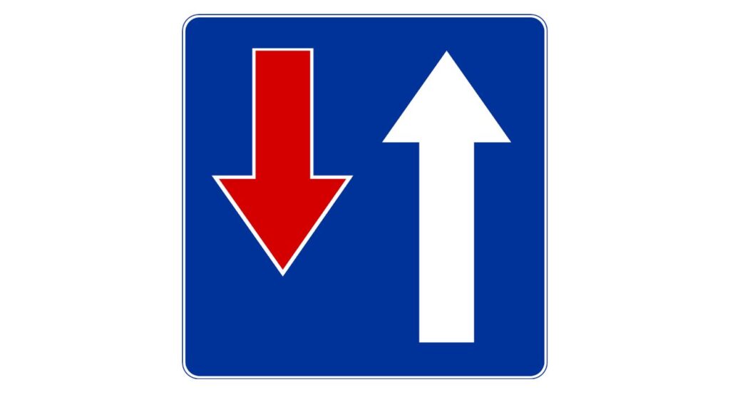 Pierwszeństwo na zwężonym odcinku drogi – znak, który często spotyka